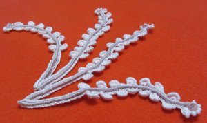 Шикарная веточка с бусинками для ирландского кружева. Вяжем вместе легко и просто.