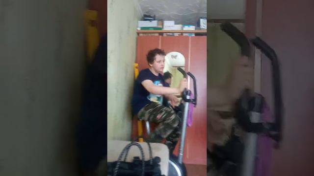 туд а уьдарился и Пешу сейчас но мне очень плохо(/-0-/) смотреть онлайн