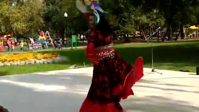 Табор уходит в небо, танец с бубном смотреть онлайн