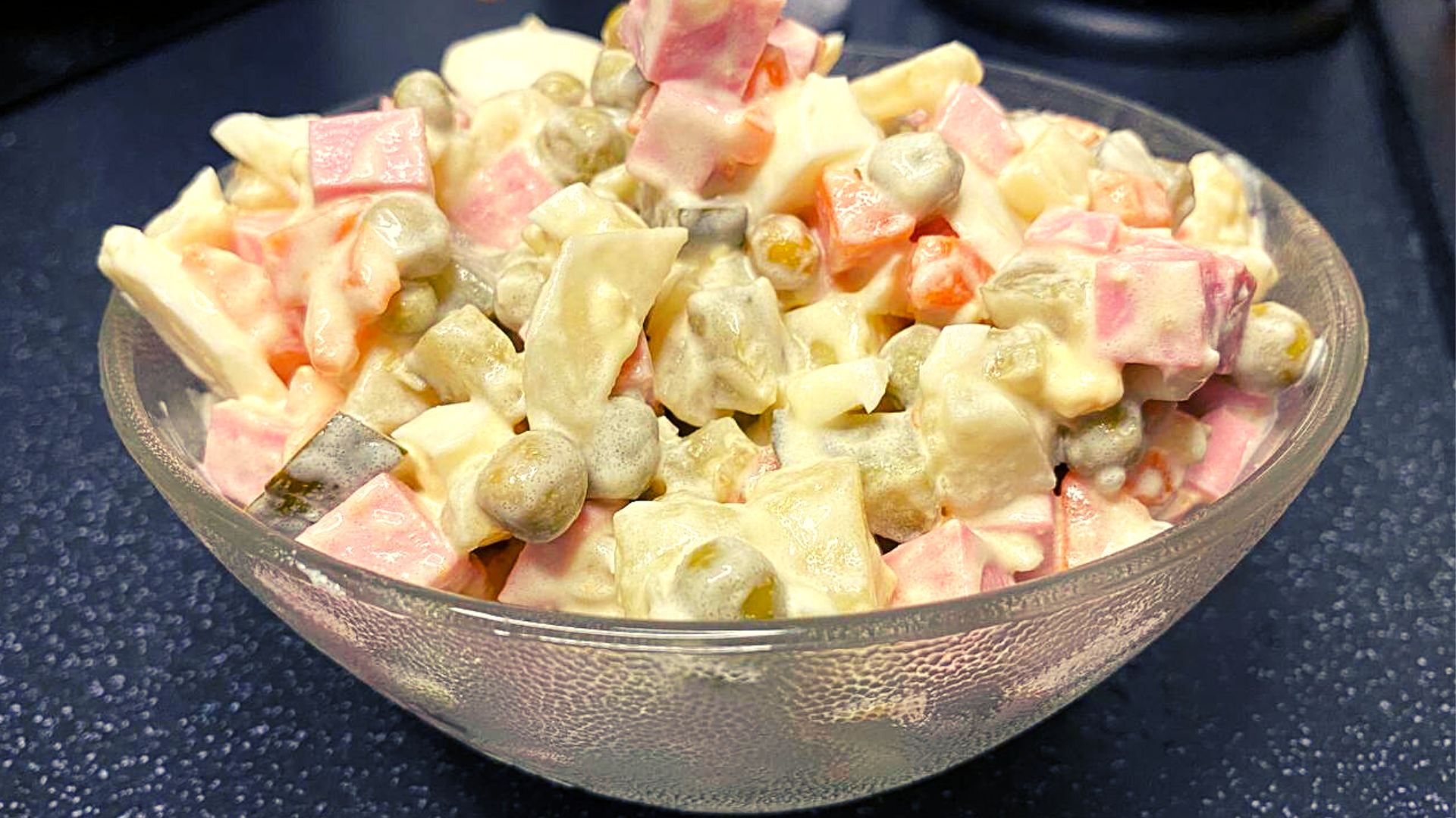 Классический рецепт ОЛИВЬЕ! А как готовишь его ты?)