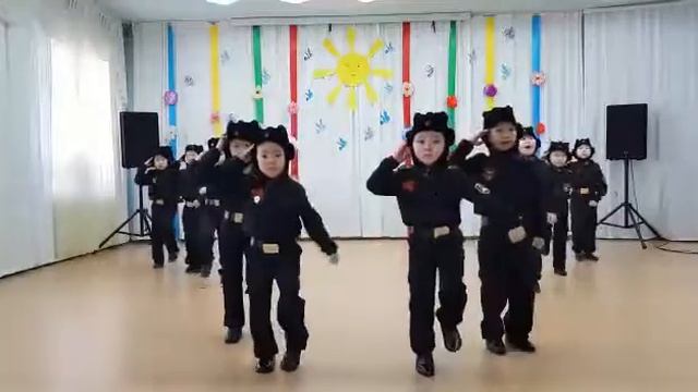 Танец мальчиков "Кыайыы күнэ" подготовительная группа "Росточек" смотреть онлайн