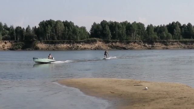 Катаемся на водных лыжах, Вихрь 25. смотреть онлайн