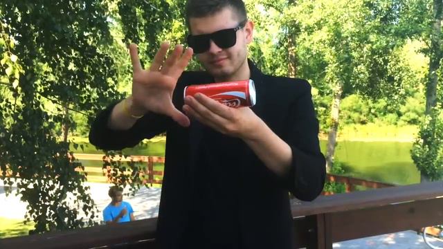 Coca Cola magic trick - Yuriy Monchak смотреть онлайн