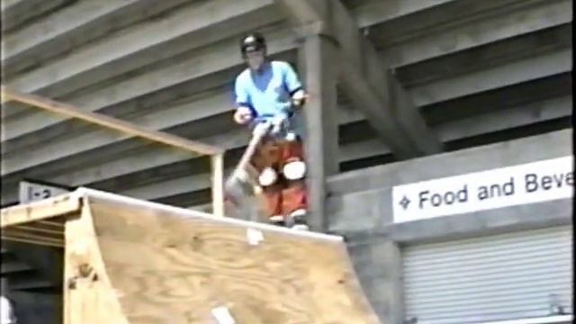 Beginner's Learn How to Skate a Half Pipe Ramp 1988 Old School Skateboards смотреть онлайн