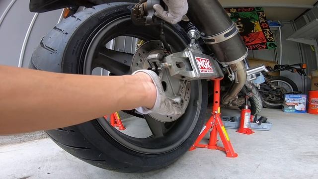 リアタイヤ交換動画CB1000SF смотреть онлайн
