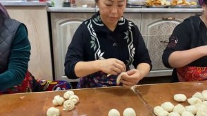 Узбекистан ! Что готовят ДУНГАНЕ на СВАДЬБУ ЛАГМАН  на всю МАХАЛЛЮ. Свадебные СЛАДОСТИ, Тушим мясо!