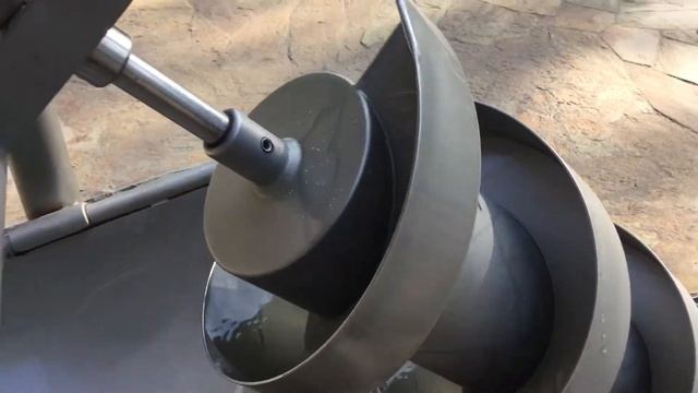 ВДНХ. Винт Архимеда в детской песочнице, рядом с 3-м Каменским прудом. Москва. смотреть онлайн