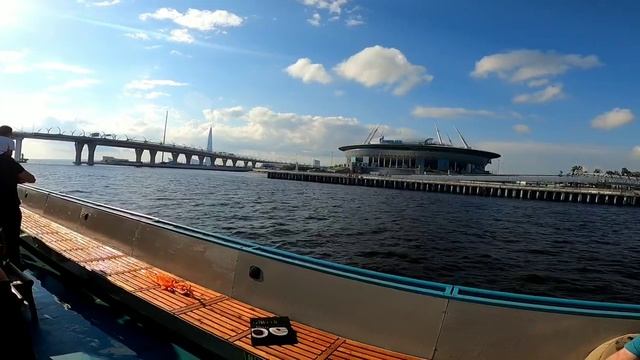 ТЕПЛОХОДНАЯ ПРОГУЛКА ПО ПИТЕРУ С ВЫХОДОМ В ФИНСКИЙ ЗАЛИВ! ИЮНЬ 2021. смотреть онлайн