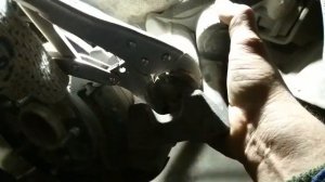 Замена тормозных колодок на HYUNDAI i40. Как снять клему?