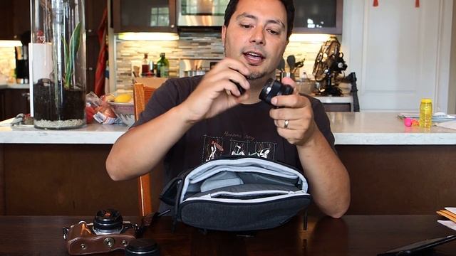 InCase Point and Shoot Field Bag - Real Life Review смотреть онлайн