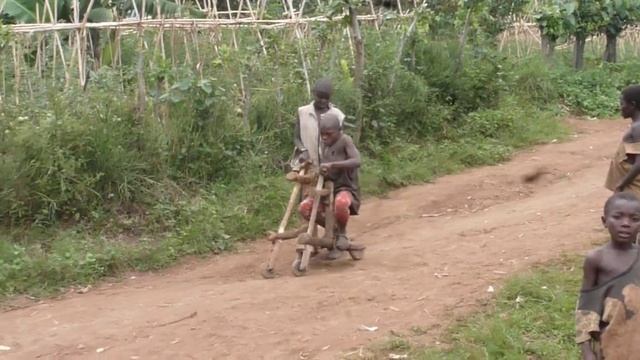 Kinderroller in Uganda смотреть онлайн
