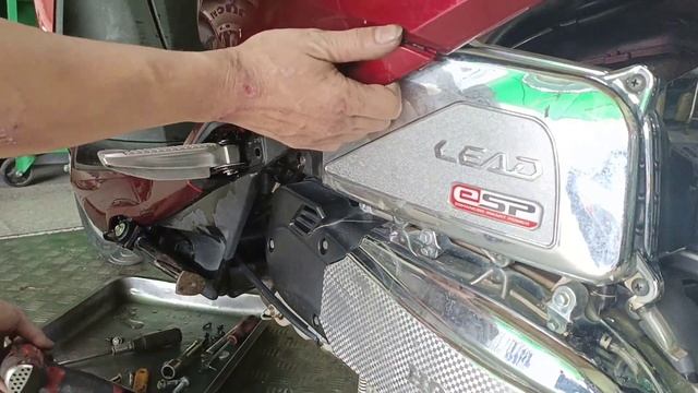 Video 23:Cách tháo dàn áo(dàn nhựa)và lọc gió xe Lead 125 mới tại nhà chi tiết nhất смотреть онлайн
