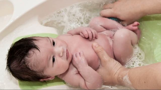 КУПАНИЕ НОВОРОЖДЕННОГО РЕБЕНКА | 16 важных правил при купании младенца смотреть онлайн