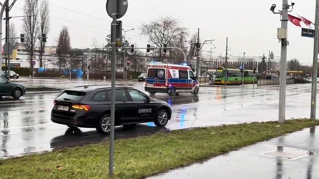 Alarmowo: Ambulans (P) - Renault Master/Auto Form - transport medyczny MEDIK 24 Poznań смотреть онлайн