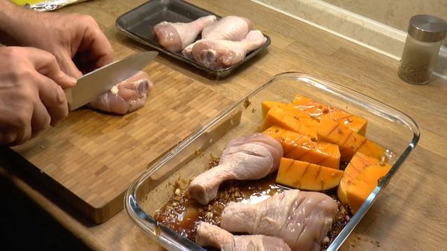 Куриные голени запечённые с брусочками тыквы | Просто и классно!