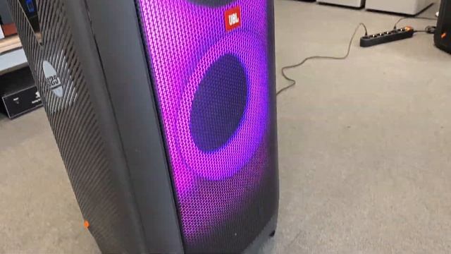 JBL PartyBox1000 - Bass Boost Test смотреть онлайн