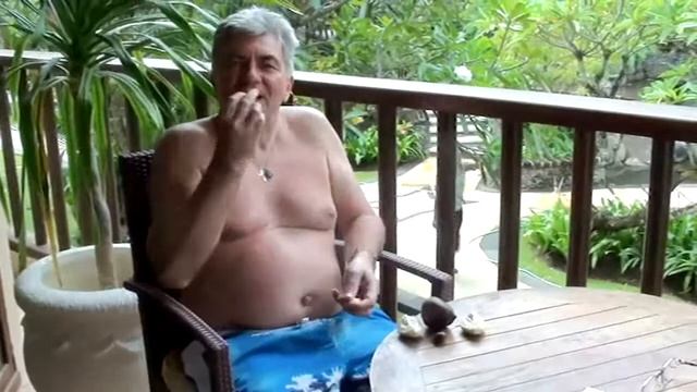 КАК ПОЧИСТИТЬ "ЗМЕИНЫЙ ФРУКТ" НА ОСТРОВЕ БАЛИ смотреть онлайн