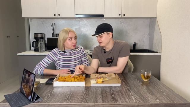 ПЕРВЫЙ ОБЖОР КУРИЦЕЙ | МУКБАНГ | ЕДА | ОБЗОР | ФАСТФУД