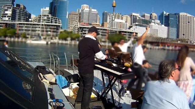 Happy - Pharrell Williams. Looping on a boat, RC-505 loop station смотреть онлайн