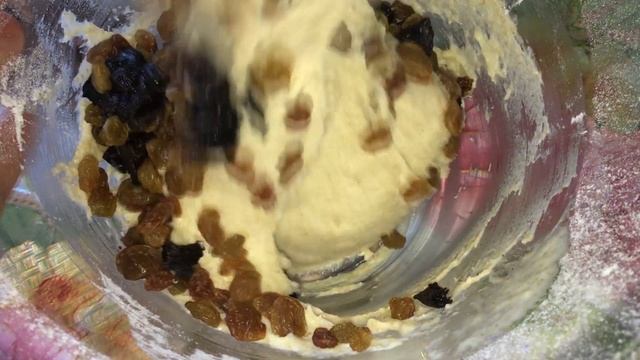 Невероятно вкусный кекс с изюмом и шоколадом! смотреть онлайн