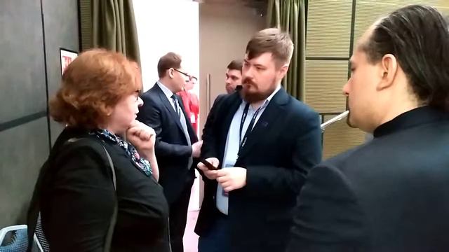 Людмила Новосёлова отвечает на вопросы журналиста смотреть онлайн