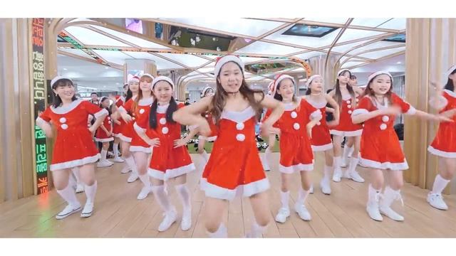 [Christmas Busking]We Wish You A Merry Christmas l Coco Mademoiselle смотреть онлайн