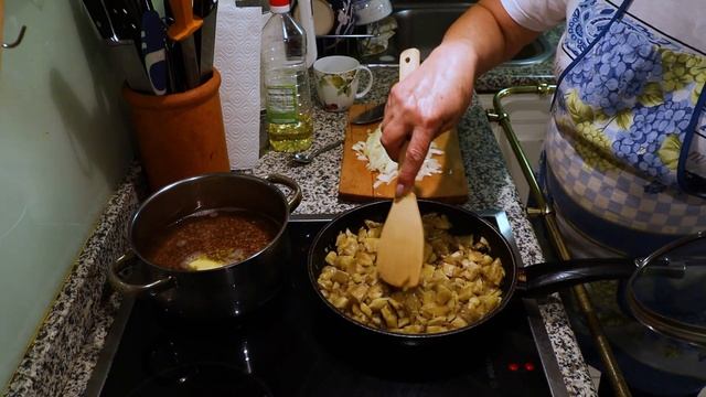 Эскалоп из свинины с гречкой, грибами с луком в сливочном соусе. смотреть онлайн