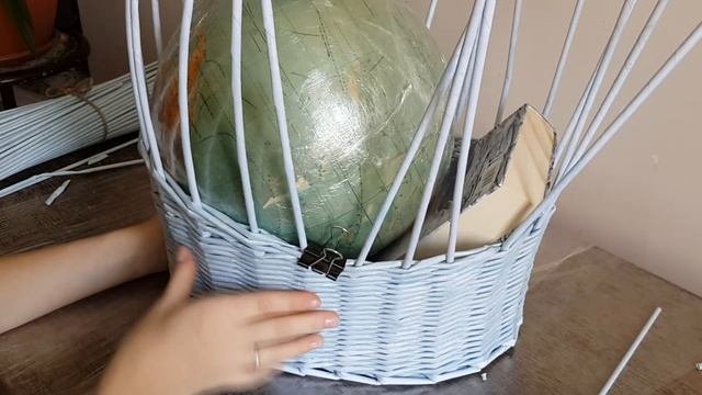 Плетеная люлька из бумажных/газетных трубочек. ЧАСТЬ 3: Плетение купола смотреть онлайн