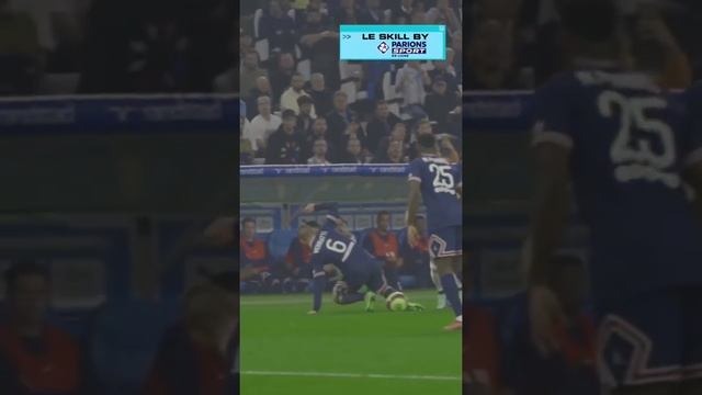 Un tacle ? ? #Lirola trouve toujours la solution ? Le #Skill by #ParionsSport élu par la #TeamOM смотреть онлайн