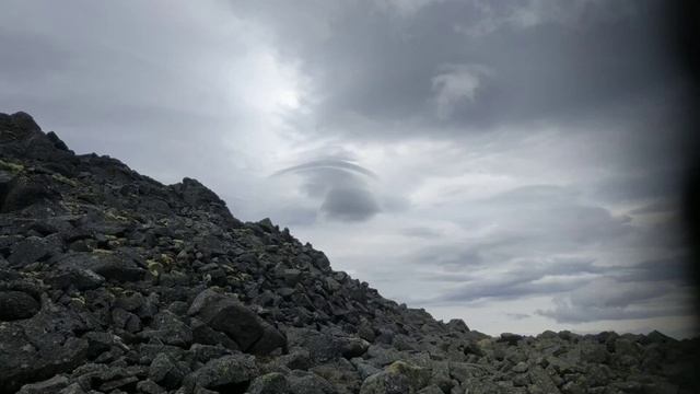 Лентикулярное облако над Хибинами