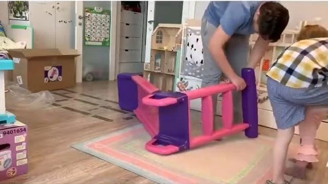 Чем занять ребёнка дома. Купили горку, сидим дома с детьми на карантине.