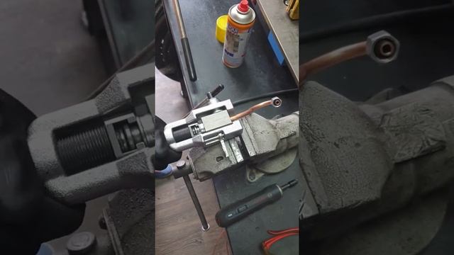 Развальцовка медной трубки 5/8 ( 8 мм ) под топливный быстросъемный штуцер. смотреть онлайн