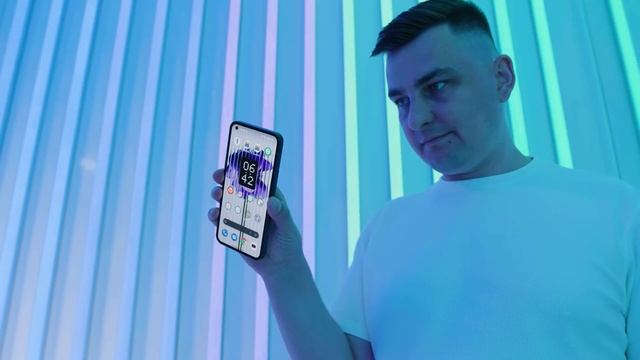 Ко мне наконец приехал Nothing Phone 1. Как он? смотреть онлайн