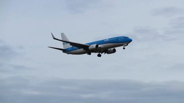 ZRH Zurich Airport, 2020: a little bit of plane spotting смотреть онлайн
