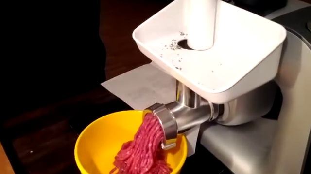 Der Fleischwolf der Bosch MUM5 Küchenmaschine ist einfach der Hammer смотреть онлайн