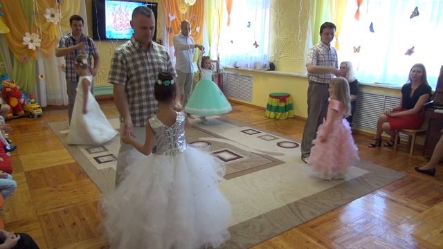 Танец отца и дочери смотреть онлайн