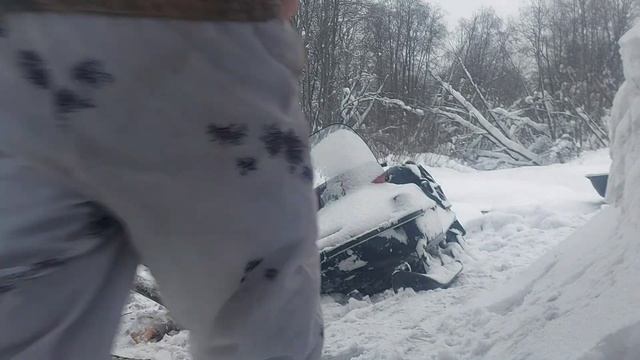 ВЫТАЩИЛИ СНЕГОХОД НА ВТОРЫЕ СУТКИ/ОДНОМУ НЕ СПРАВИТЬСЯ смотреть онлайн