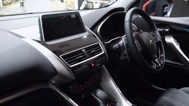 ( 4K ) Mitsubishi Eclipse Cross "G Plus Package" : Red смотреть онлайн