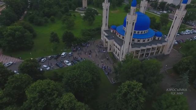 Праздничный намаз в честь Ураза-Байрам в Майкопской Соборной мечети смотреть онлайн