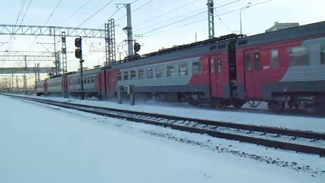 Город Москва. Электропоезд ЭТ2М - 115 прибывает на станцию Ховрино. 10 февраля 2015 года. смотреть онлайн