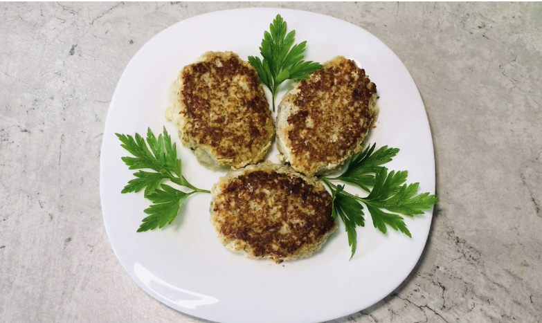 Сочные и вкусные котлеты из речной рыбы с кабачком и овсянкой