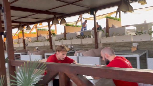 СОЧИ. ПЛЯЖИ ЧКАЛОВСКИЙ, ПРИЧАЛ, ФРЕГАТ, ПИРС, ДЕЛЬФИН В КУРОРТНОМ ГОРОДКЕ НА 6 СЕНТЯБРЯ 2023 смотреть онлайн