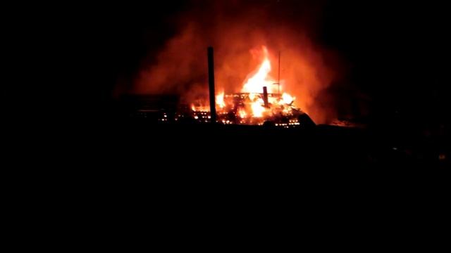 Загорание кровли и имущества на S=50 кв м в хозяйственной постройке смотреть онлайн