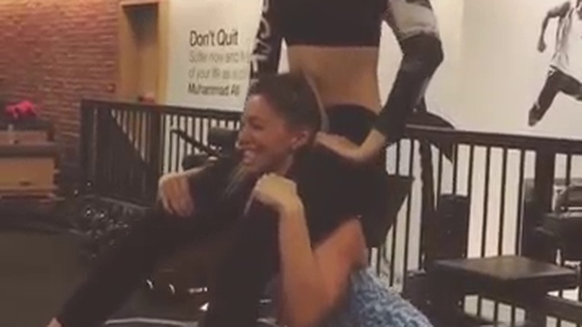Shoulder Sit