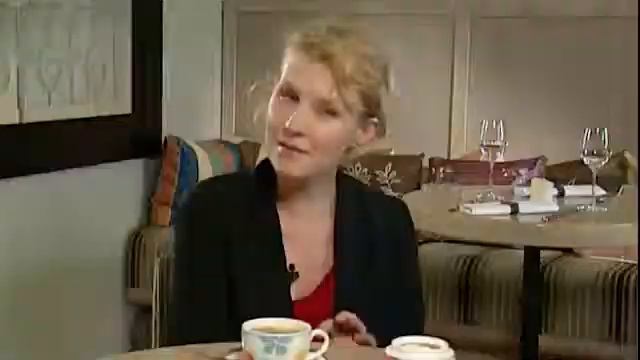 "Кто Хочет Стать Миллионером" фрагмент из фильма "О Счастливчик! смотреть онлайн