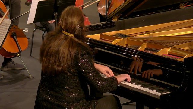 Mozart Piano Concerto in C, K503 with Liszt-Paganini Etude #6 Encore смотреть онлайн