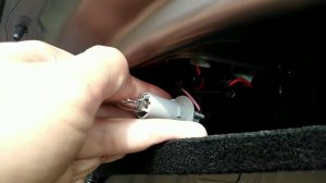 Замена лампочки габарита на заднем фонаре Хендэ Солярис 2018 года выпуска