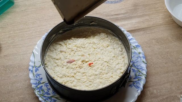 Салат "БАРХАТНЫЙ" из крабовых палочек. Экономный простой салат с крабовыми палочками смотреть онлайн