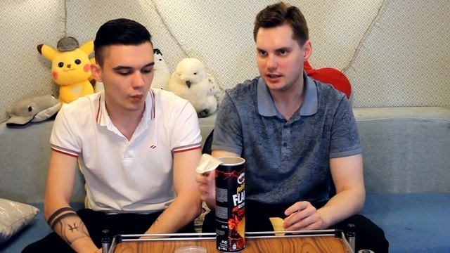 Обзор чипсы Pringles Sizzln Flame Нью Йоркский хот дог Копченая паприка и миндаль Новинки июнь 2021 смотреть онлайн