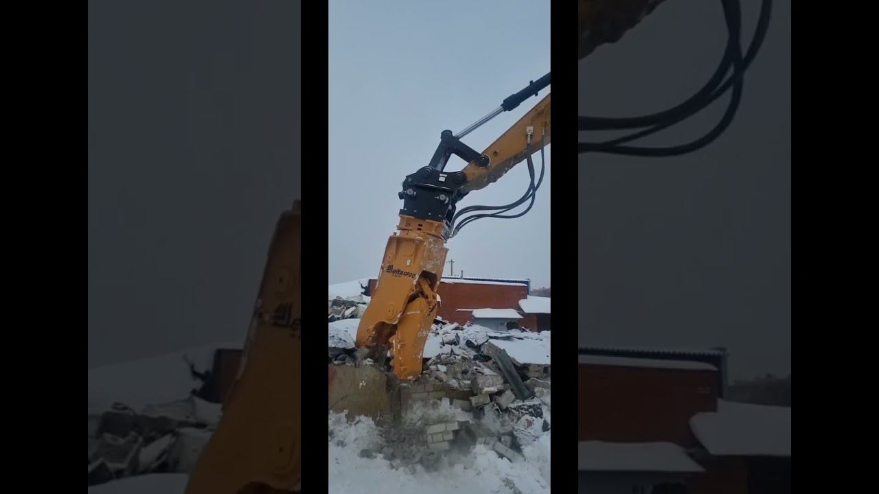 #спецтехника #экскаватор #демонтаж Измельчают в труху. Быстрые и точные как дробилка смотреть онлайн